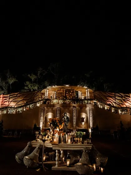 The grand entryway to the romantic garden, featuring a massive staircase flanked by Roman-inspired statues and architectural elements. This set the stage for the epic journey into the Lost City.