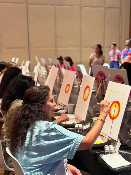 Participants at the Club Jolies workshop, deeply focused on the first steps of their painting.
