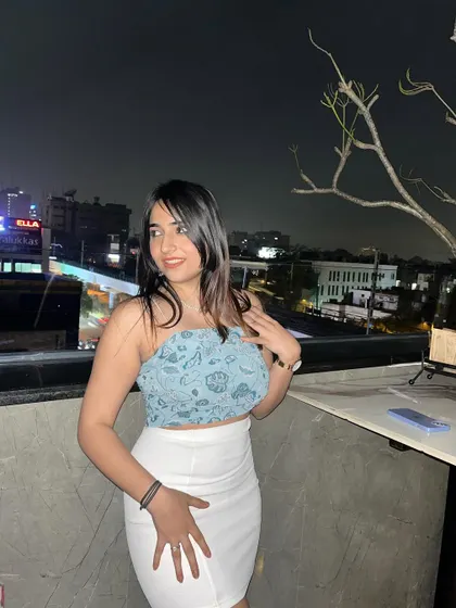 A final look at the "it girl" outfit. The city skyline in the background adds to the urban, chic aesthetic.
