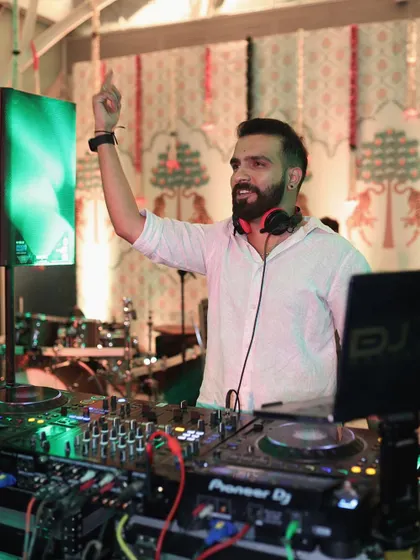 From the wedding hustle to the dance floor rush, I bring the energy everywhere. Here's a look at a beautiful wedding event with decor by A New Knot.