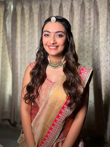 A smiling portrait of Jhanvi. Her makeup is fresh and youthful, perfect for this traditional morning ceremony.