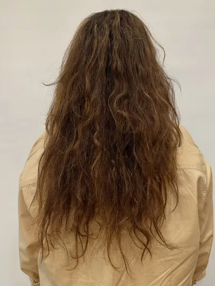 This is what a much-needed color refresh looks like. We tamed the frizz and corrected the brassy, uneven tones to create a smoother, more cohesive and natural-looking color.