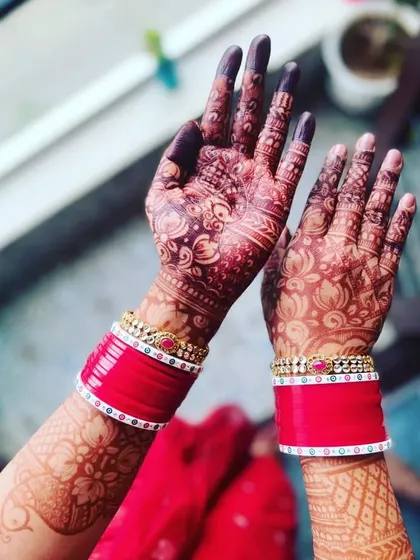 This is the beautiful, deep maroon stain my brides love. I achieve this color using my own 100% organic, chemical-free henna paste and will share all my aftercare secrets with you to make it last.