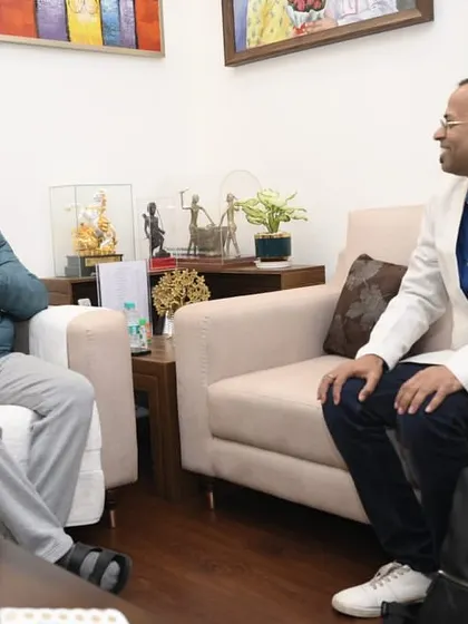 In conversation with the Chief Minister of Jharkhand, Shri Hemant Soren ji, at his residence. We discussed art, our childhoods, and I presented him with a custom calendar featuring his caricatures, a promise I had made during a previous meeting.
