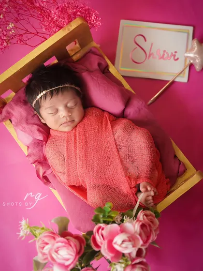 A personalized touch with the baby's name, "Shravi," displayed in a beautiful pink-themed setup. We love adding these custom details to your session.