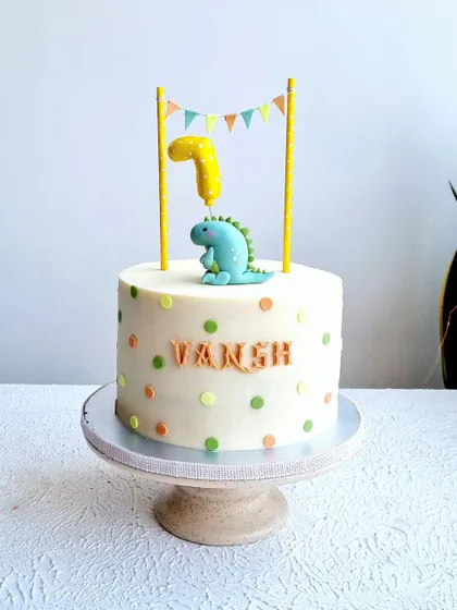 A full view of the simple polka dot dinosaur cake.