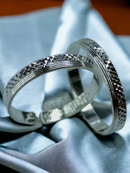 A pair of classic silver toe rings with a simple, etched pattern. These adjustable rings are a traditional and essential part of Indian bridal and everyday wear.