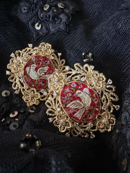 Doves have long been a symbol of hope, peace, and everlasting love. These "Forever Dlove" eartops feature micromosaic doves in an 18k gold lace border, perfect for celebrating a new journey or a lasting bond.