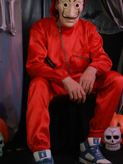 Another shot of the iconic Money Heist costume. It's comfortable, easy to wear, and instantly recognizable, making it a fantastic choice for any last-minute party plans.