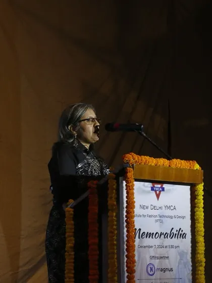 Dr. Indu Gupta delivers a speech, sharing the vision behind the institute and the annual fashion show.