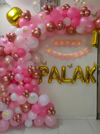 A beautiful pink and rose gold balloon arch for a 17th birthday, designed to fit perfectly in a corner of a room.