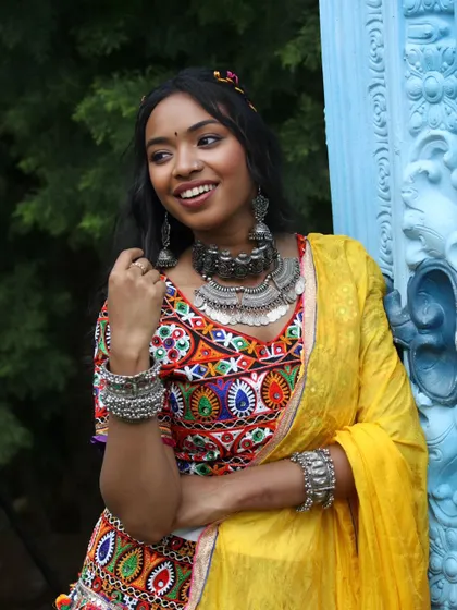 A bright and colorful look for Navratri celebrations. The makeup is kept fresh and glowing with a berry-toned lip to match the vibrant, traditional Gujarati attire and oxidized silver jewelry.