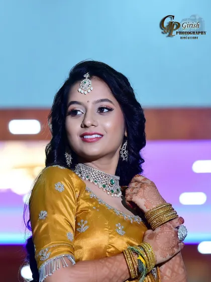 A close-up of the reception look, highlighting the delicate design of the CZ choker and maang tikka.