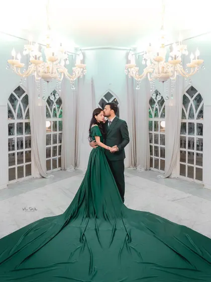 Let's create some drama and elegance. This shot from a studio session features a flowing gown and grand chandeliers, showing how we can craft a high-fashion, editorial look for your pre-wedding album.