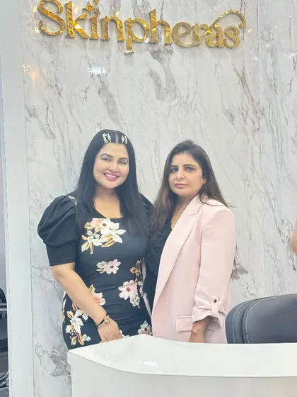 We were delighted to have influencer Khushi Gadhvi visit our clinic. Here she is with our founder, Dr. Ritu, after her session.