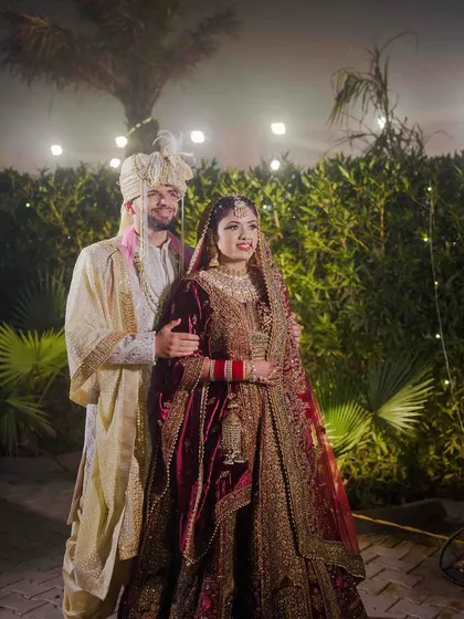 A beautiful outdoor shot of the couple. They look so perfect together.
