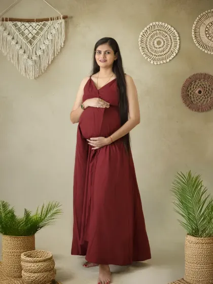 A full-length view of a modern maternity look in a natural, boho-inspired studio setup. This style is perfect for a calm and organic feel.