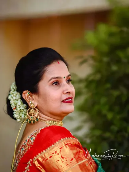 Another lovely portrait of the mother of the bride.
