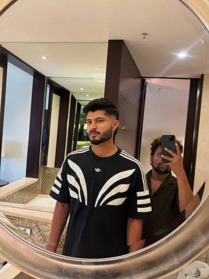 A mirror selfie with Arshad Khan, checking out the new style from all sides.