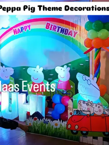 The Peppa Pig theme comes to life with spotlights. This photo shows how lighting can transform the setup and create a magical atmosphere for the evening celebration.