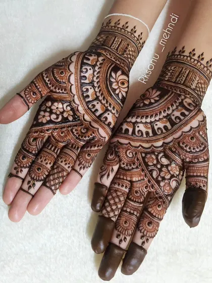 This gallery showcases a variety of my traditional designs. You'll find classic elements like peacocks, elephants, lotuses, and intricate jaali (net) patterns, all expertly crafted to create timeless beauty.