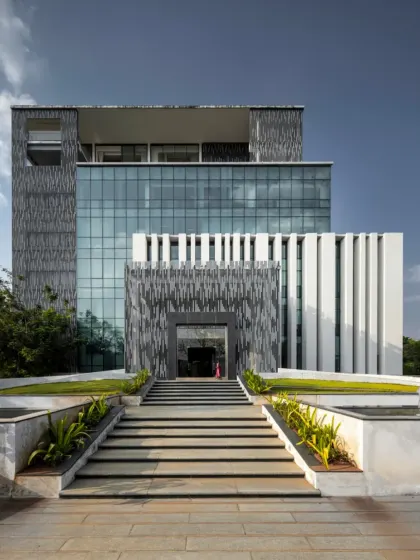 The grand entrance of the Sona University Library, a project that has garnered significant attention. The layered facade and monumental steps create a powerful first impression, inviting students into a modern temple of learning.