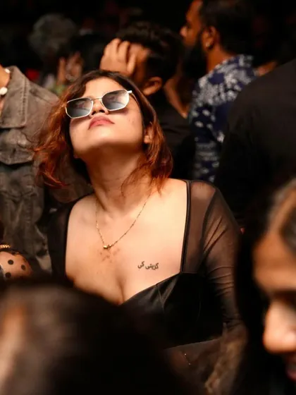 A cool and confident look from the dance floor.