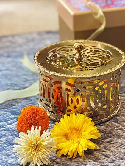 Another one of our beautiful lidded boxes, this time in gold. These make for meaningful and useful wedding favors or as part of a larger gift hamper.