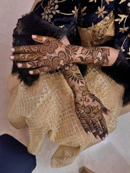 A beautiful and modern design with bold, leafy vines. The name 'Ashiq' in Arabic script adds a personal touch.