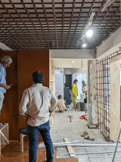 A building comes to life through the collective effort of many skilled hands. These images from our construction sites show our teams at work, from plastering and painting to installing complex ceiling structures. We believe that passion for the craft translates directly into the quality of the final space.
