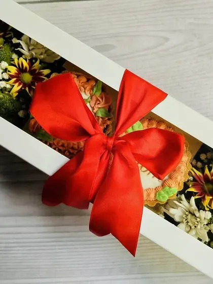 For a more intimate gift, I offer this Chocolate Mini Tart Hamper Box. It includes two beautifully decorated mini tarts and fresh flowers, perfectly sized to show your mom some love.