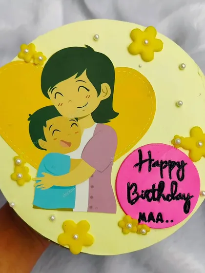 A cake for 'Maa' with a heartwarming edible image of a mother and son hugging.