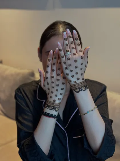 Another shot of this trendy and simple mehendi design.