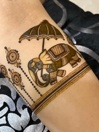 Another variation of the elephant motif, this time with decorative chains. I encourage students to add their own creative touches to traditional figures.