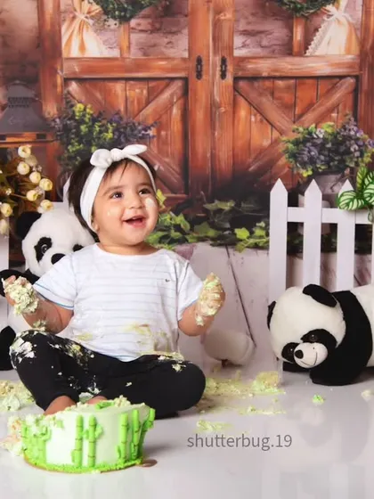 A joyful moment from a panda-themed cake smash, surrounded by our cute panda props and a perfectly matching cake.