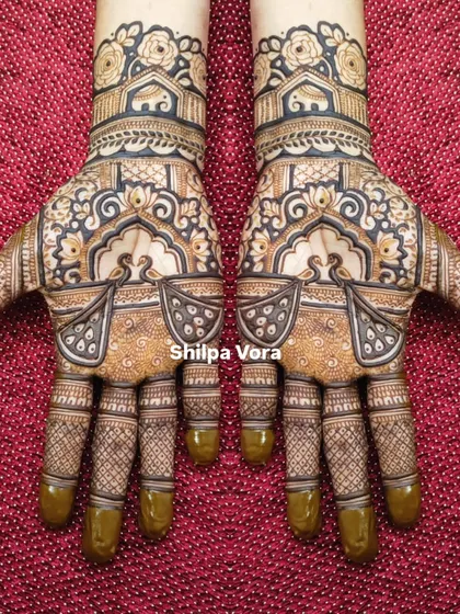 A regal design with jharokha-style arches and intricate detailing, perfect for a bride wanting a royal look.