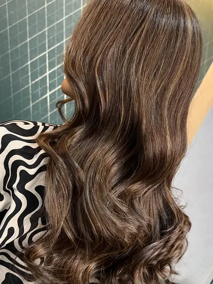 A side view of the cozy, seasonal brown. The color has beautiful dimension and a healthy, glossy finish.