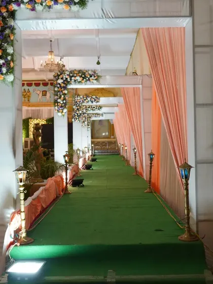 Another view of the grand walkway, showing the repeating arches and lighting that guide guests through the venue. This design is ideal for large wedding venues and convention halls.