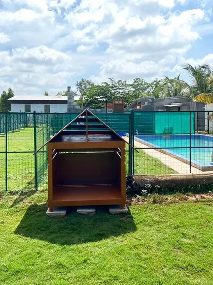 We take pride in our facility, right down to the details. These outdoor resting kennels were built in-house to provide comfortable, shaded spots for dogs to relax in during their playtime.