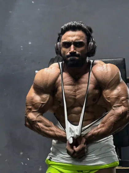 A final shot from my late-night workout, completely shredded.