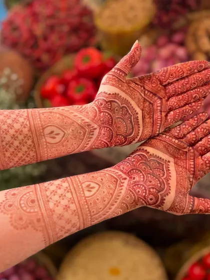 The final result is just as important as the initial design. This photo showcases the beautiful, deep, and rich color achieved with my all-natural, herbal mehndi paste, ensuring a gorgeous stain that lasts through your celebrations.