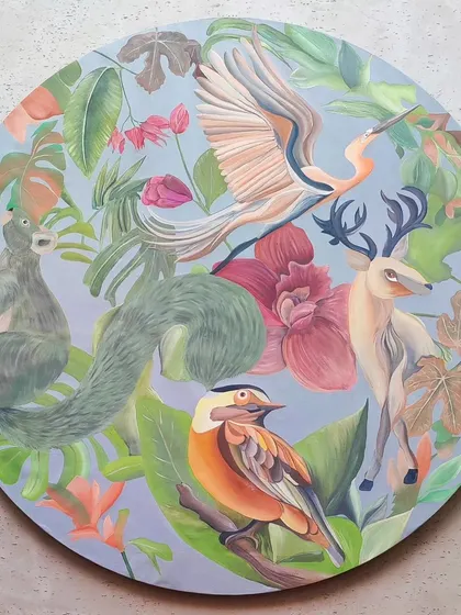 A duplicate image of the circular canvas.
