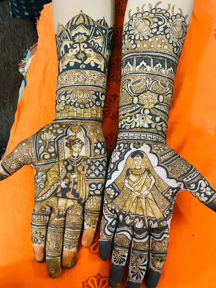 A classic take on the bride and groom portrait mehendi. The use of negative space makes the figures stand out beautifully.