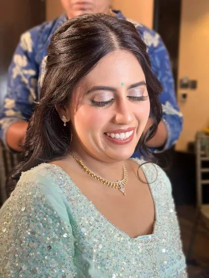 A smile that glows. The radiant finish of the makeup and the soft, romantic hairstyle come together to create a look of pure happiness.