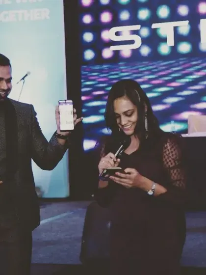 Here, a volunteer from Stellantis is verifying a mind-reading prediction on my phone. I use modern technology in my acts to create relatable and astonishing moments of mentalism.