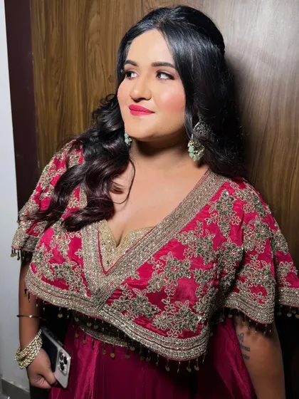 A side profile showing the hairstyle and the beautiful details of her outfit.