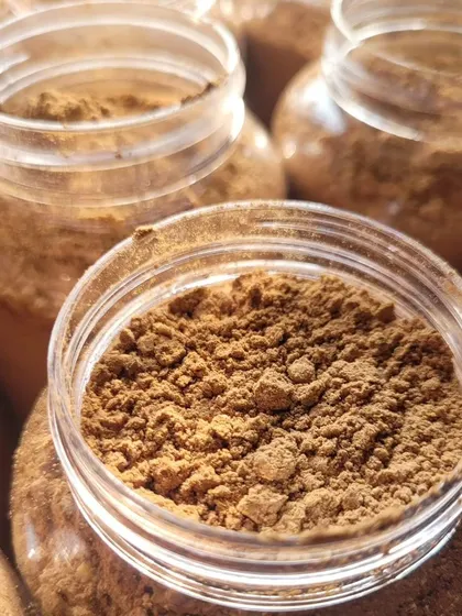 My Chocolate Ubtan powder is a treat for your skin. It's made with traditional ingredients to help you get tan-free, spotless, and glowing skin.
