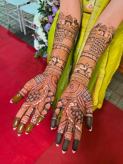 Another shot of this classic bridal mehendi, showing how the design flows from the fingertips to the elbow. The dark fingertips are a traditional bridal touch.
