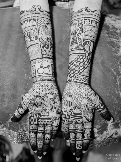 A black and white photo that highlights the incredible detail of the wedding story mehendi, showing the varmala, pheras, and other rituals.