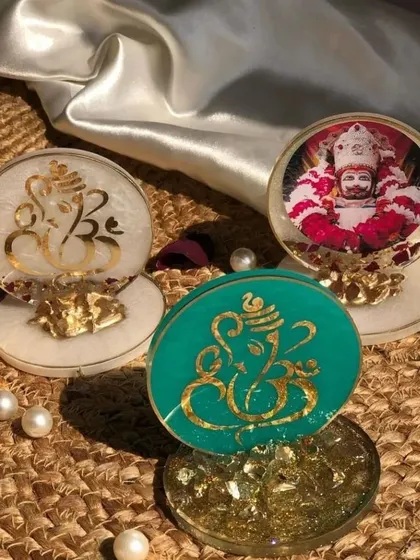 A collection of my mini resin stands. You can see the different color options and how I can customize them with a Ganesha idol or even a photo of a deity like Khatu Shyam Ji.